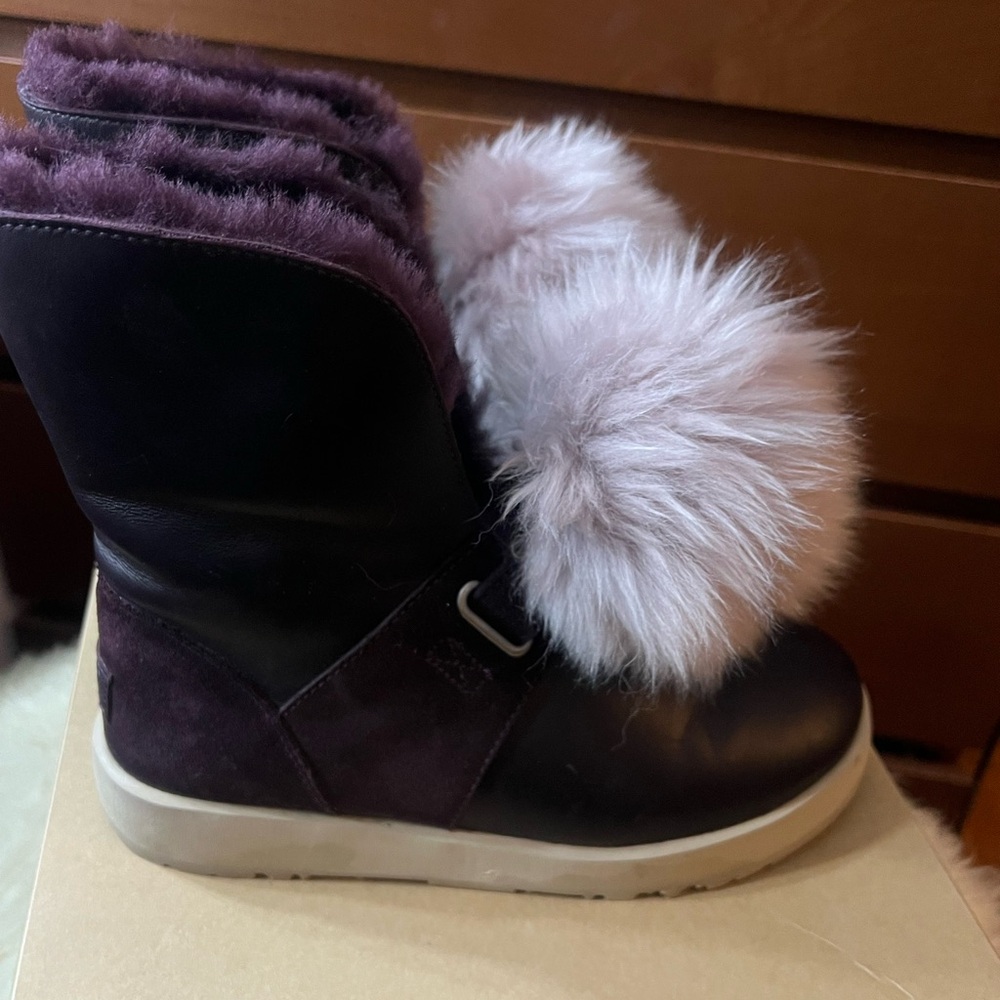 UGG Port Wine Winter Sisley Boots with Fur Trim Original Box Size 8.